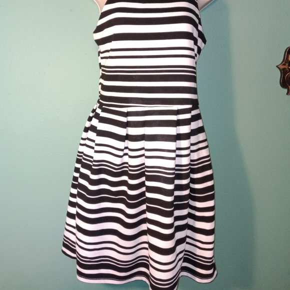 Short Striped Skater Dress - Picture 2 of 8